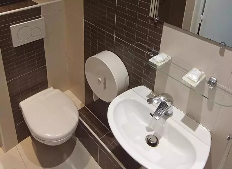 Caulaincourt Montmartre By Hiphophostels