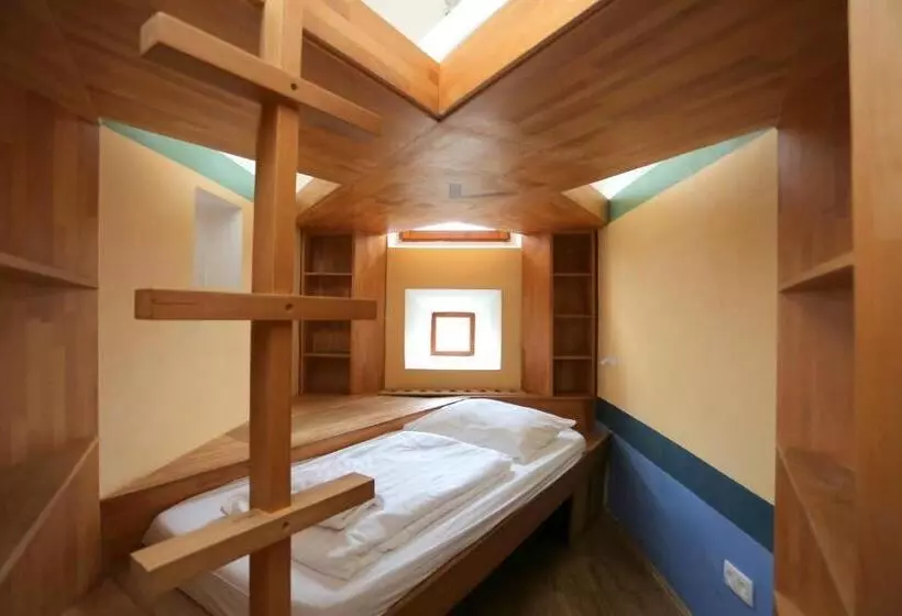 Hostel Celica