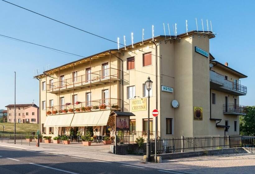Отель Cristina