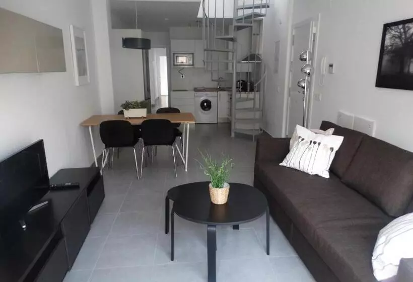 Málaga Apartamentos   Jinetes, 10