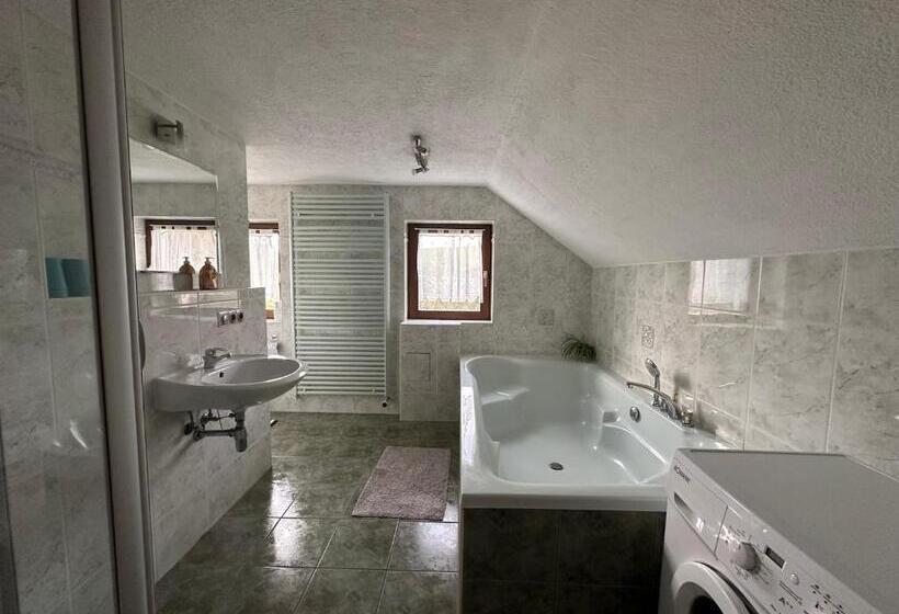 فندق صغير Einkehr Zur Rennstrecke