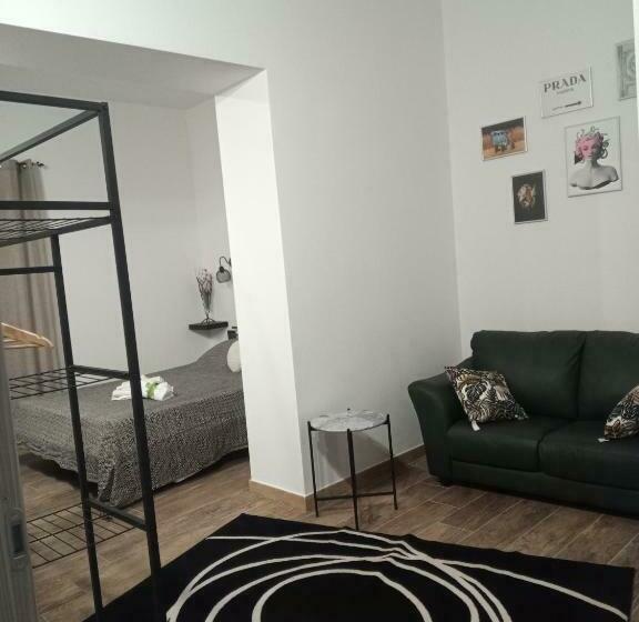 تختخواب و صبحانه Living G Room