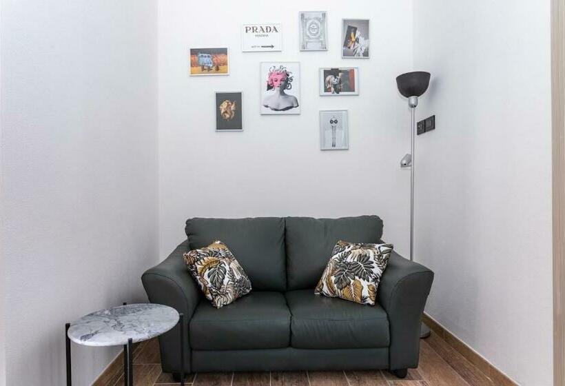 تختخواب و صبحانه Living G Room