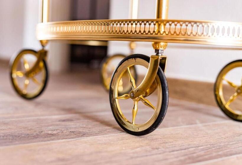 تختخواب و صبحانه Living G Room