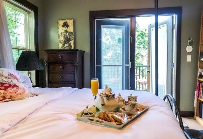 Wolf Creek Bed And Breakfast