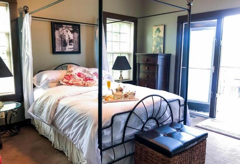 Wolf Creek Bed And Breakfast