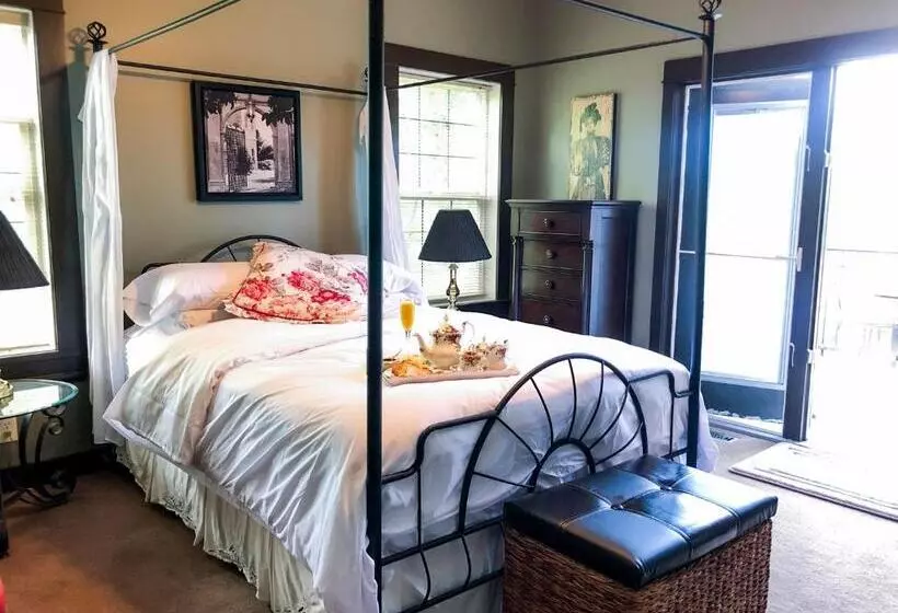 Wolf Creek Bed And Breakfast