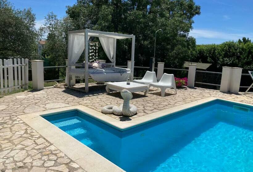 Aamiaismajoitus (B&B) Villa The Countryside Relax