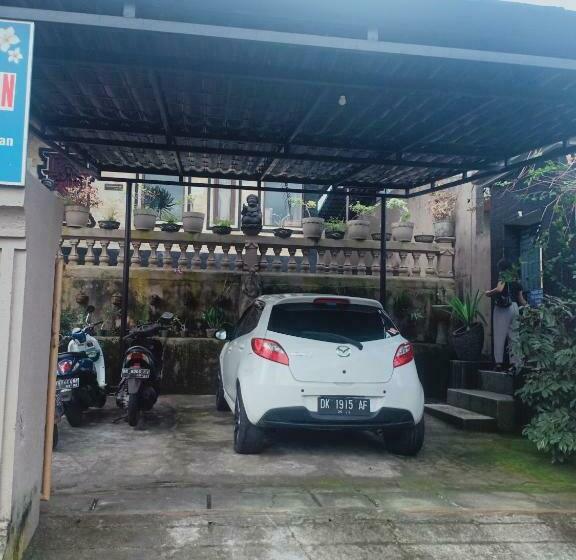 ペンション Penginapan Mongan By Sila Dharma Mesari Management