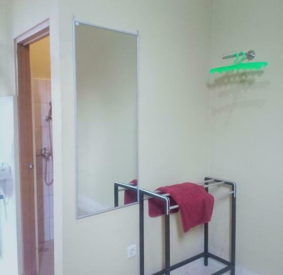 ペンション Penginapan Mongan By Sila Dharma Mesari Management