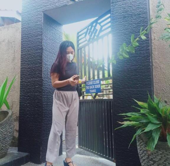 ペンション Penginapan Mongan By Sila Dharma Mesari Management