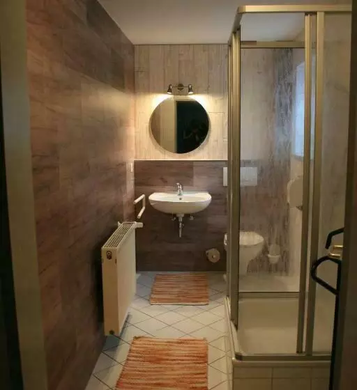 Krug S Family Hostel Und Restaurant