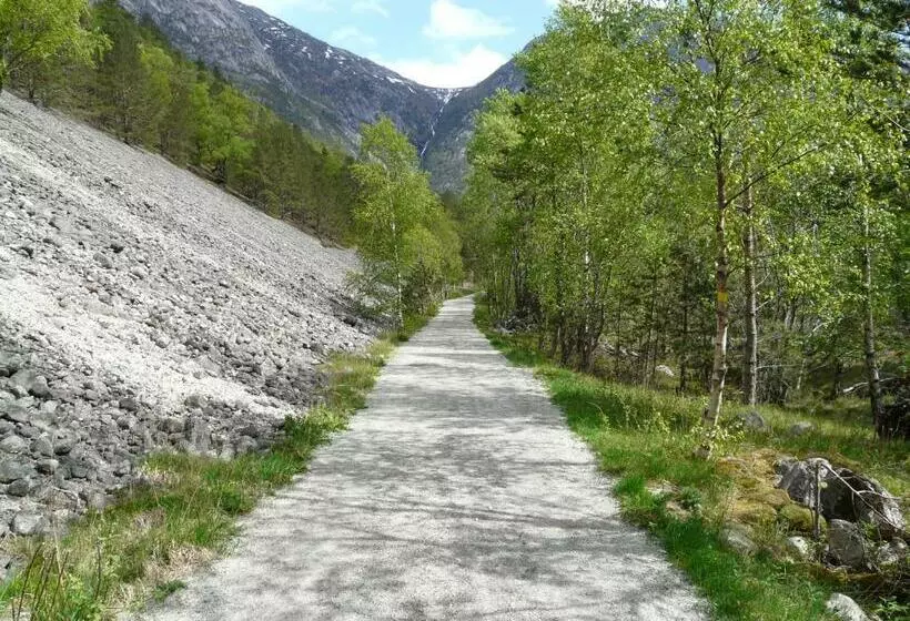 Kvamsdal Pensjonat 2