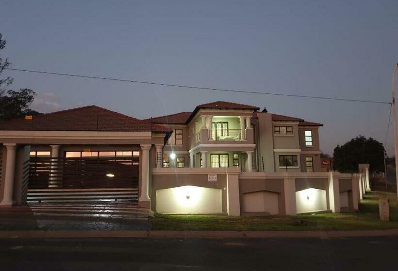 پانسیون Angelocean Guest House