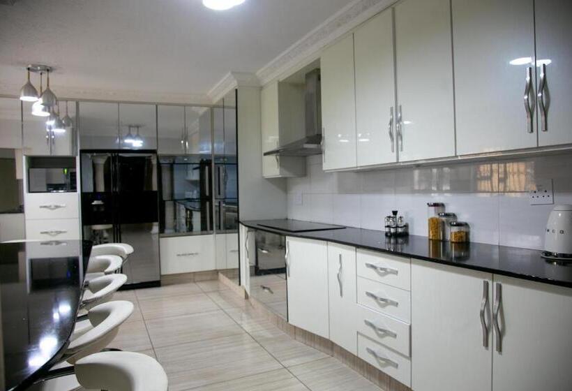 پانسیون Angelocean Guest House