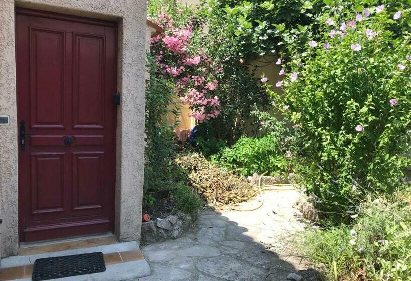 پانسیون Chambre Climatisée Avec Sdb Privée Dans Une Villa Avec Piscine Ouverte D Avril à Mi Octobre