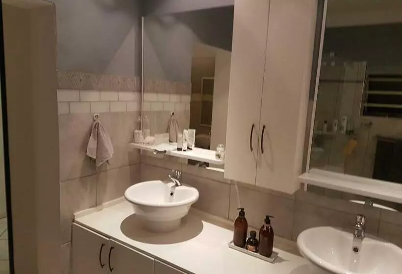 Majatalo Roosboompies Guest Suite