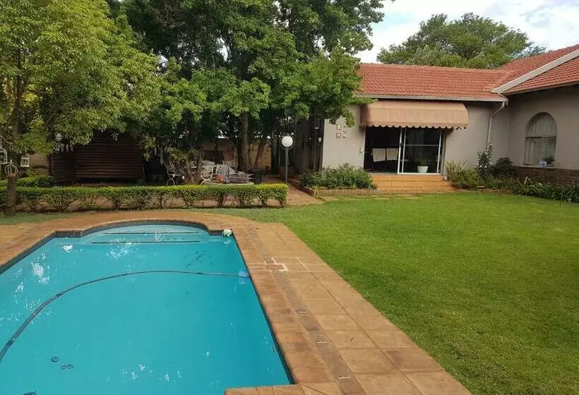 Majatalo Roosboompies Guest Suite