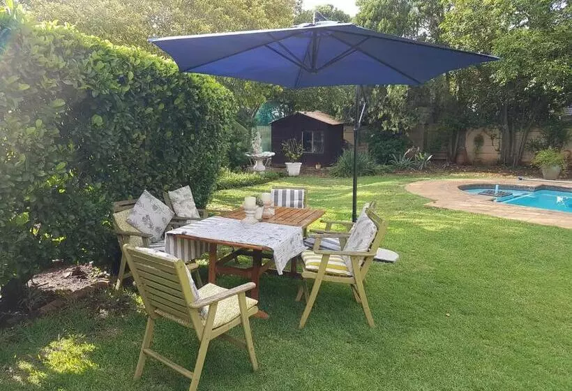Majatalo Roosboompies Guest Suite