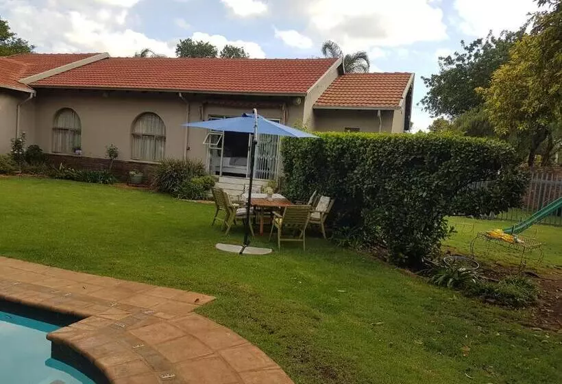 Majatalo Roosboompies Guest Suite