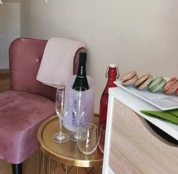 ベッドアンドブレックファースト La Majolique