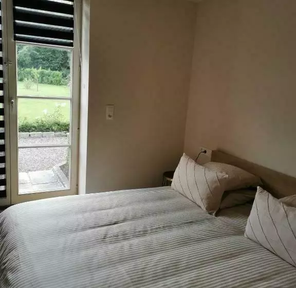 ベッドアンドブレックファースト La Majolique