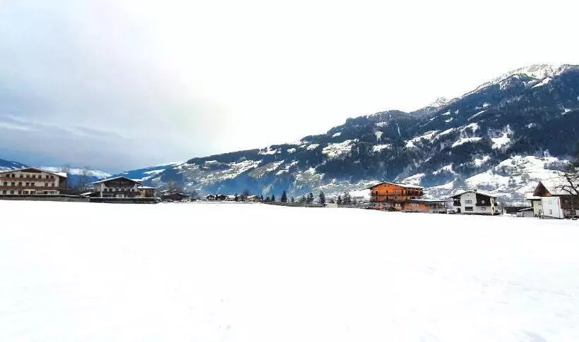 ベッドアンドブレックファースト Restaurant Sidan