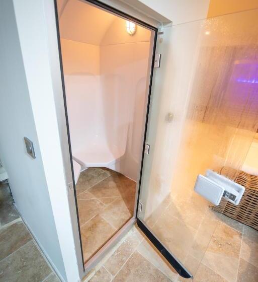 هتل L Excellence Avignon   Suite Luxe Sauna, Hammam & Jaccuzzi
