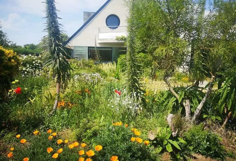 Aamiaismajoitus (B&B) Chambre Dans Maison Fleurie Et Calme