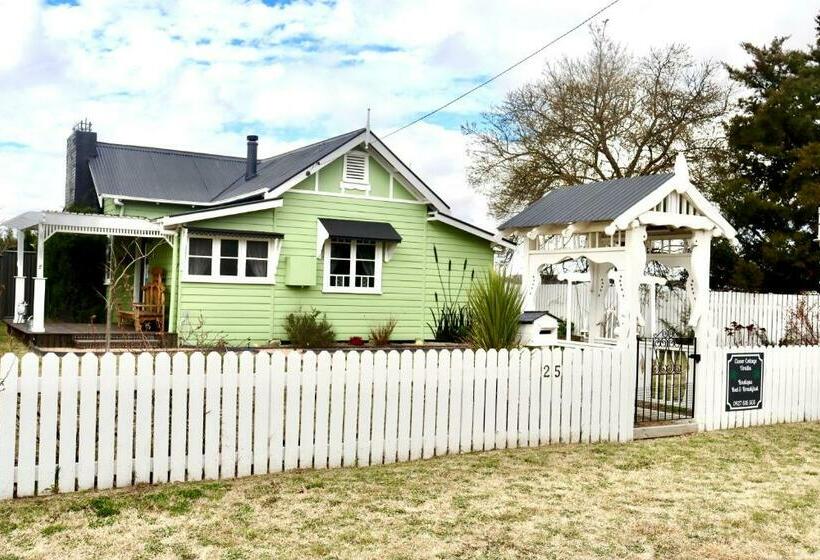 ベッドアンドブレックファースト Clover Cottage Uralla