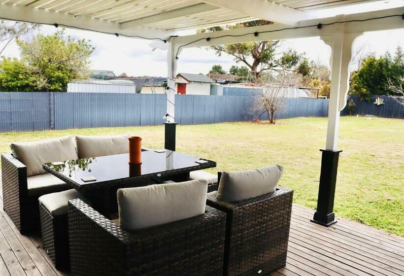 ベッドアンドブレックファースト Clover Cottage Uralla