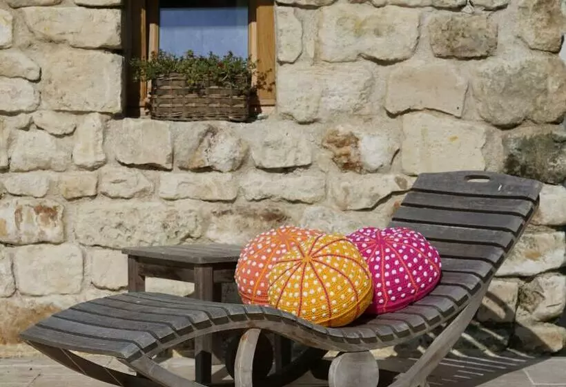 Aamiaismajoitus (B&B) Ferme Du Bois De Veude