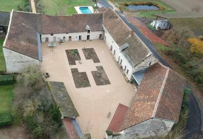 Aamiaismajoitus (B&B) Ferme Du Bois De Veude