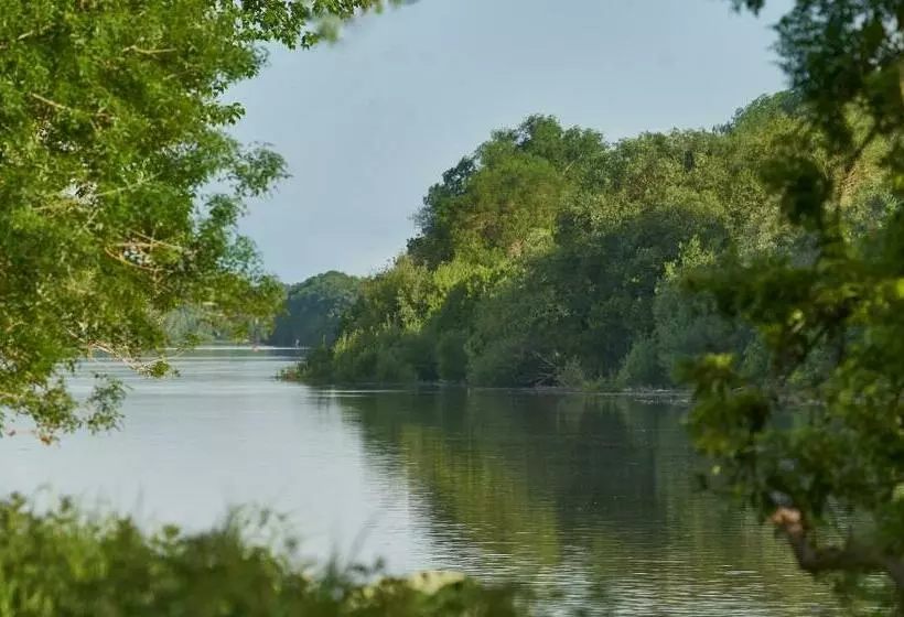 Aamiaismajoitus (B&B) Ferme Du Bois De Veude