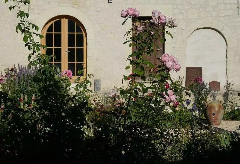 Aamiaismajoitus (B&B) Ferme Du Bois De Veude