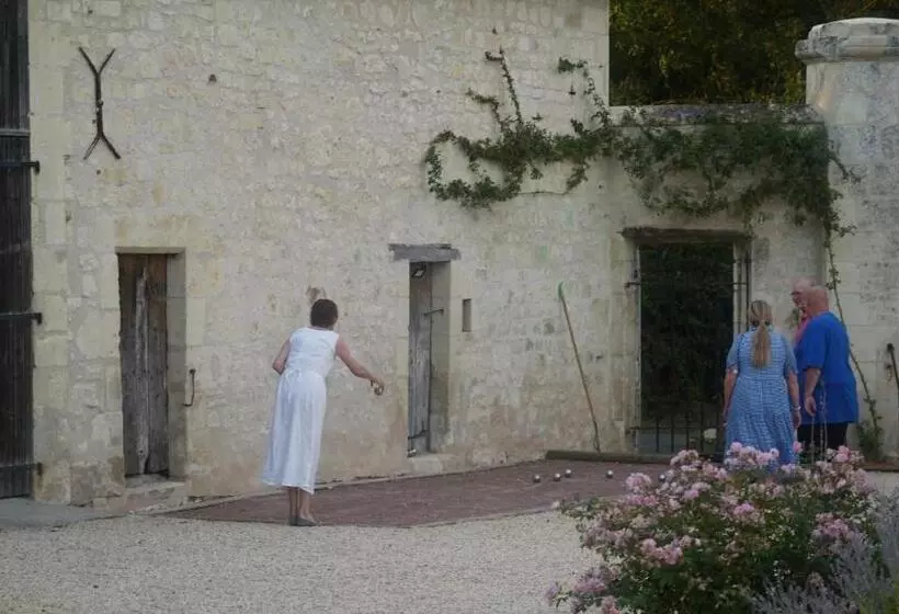 Aamiaismajoitus (B&B) Ferme Du Bois De Veude