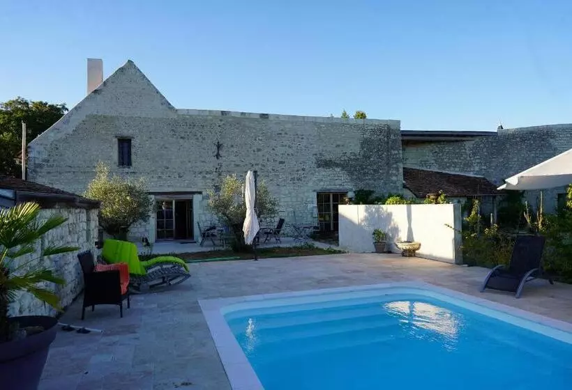 Aamiaismajoitus (B&B) Ferme Du Bois De Veude