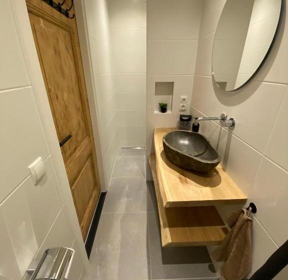 مبيت وإفطار Paauwze