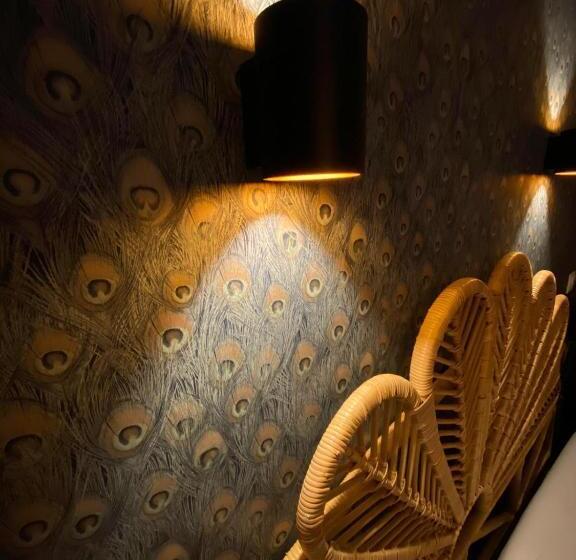 مبيت وإفطار Paauwze