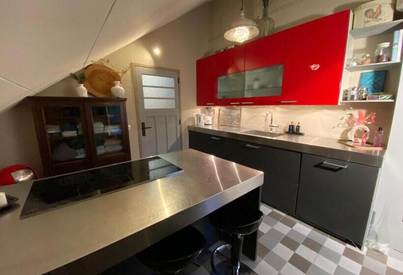 مبيت وإفطار Paauwze