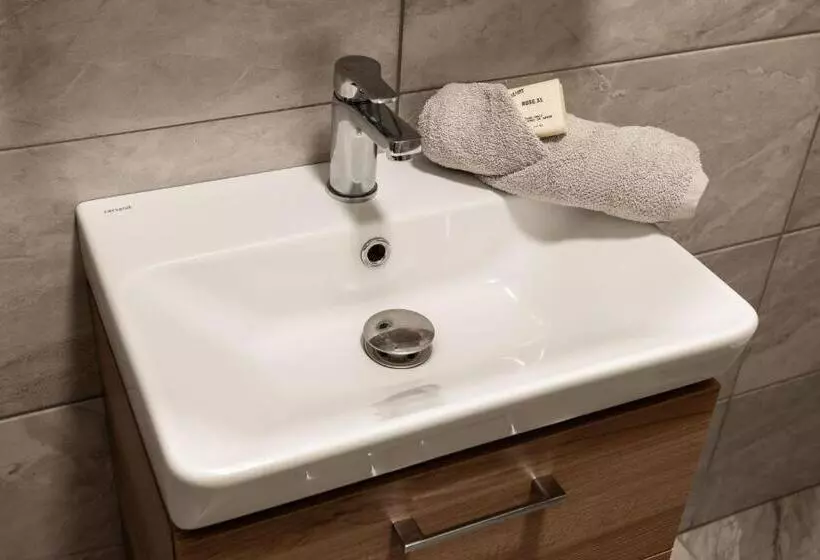 پانسیون Penzion A Restaurace Kamínek