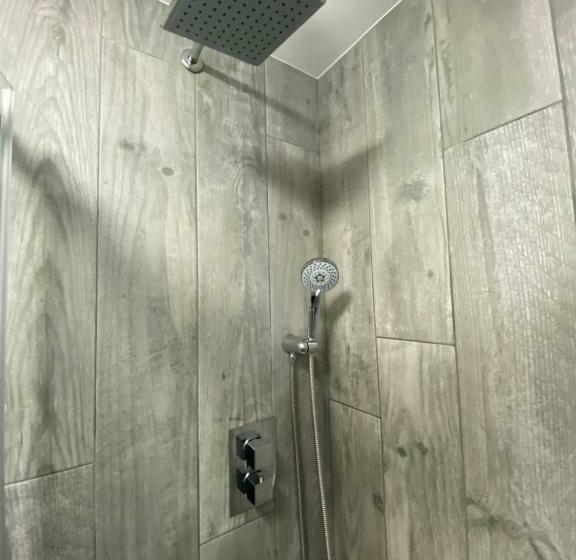 پانسیون Shore Street Apartments