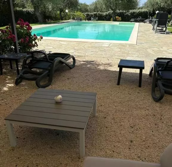 تختخواب و صبحانه Rosso Di Sera