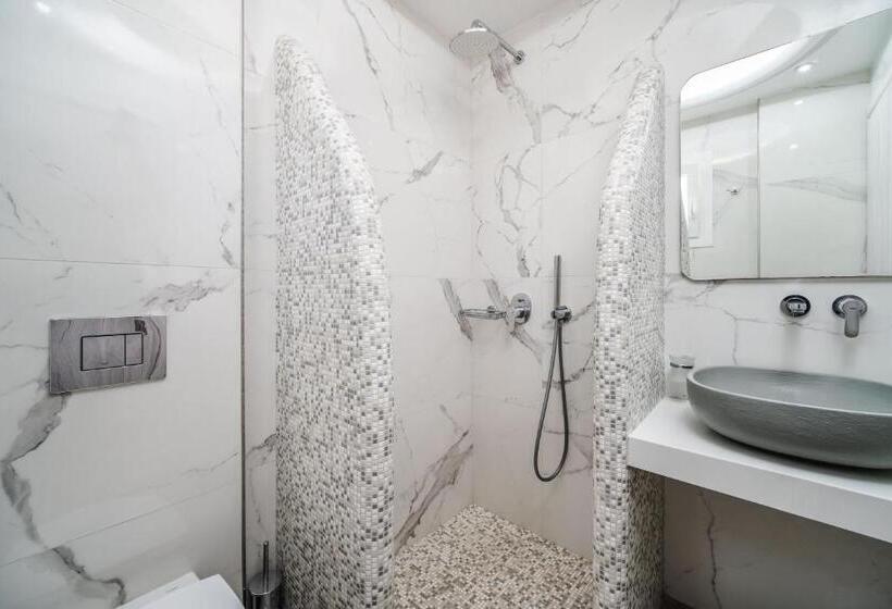 Emmanouela Studios & Villas