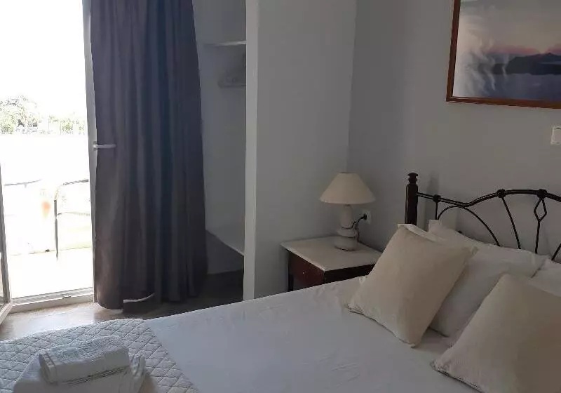 Emmanouela Studios & Villas