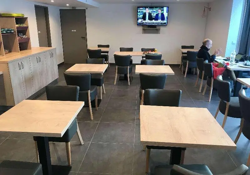 هتل Hôtel Du Stade Ex Kyriad Direct Lille Est Stade Pierre Mauroy