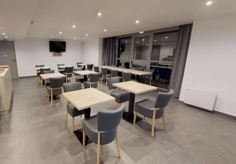 هتل Hôtel Du Stade Ex Kyriad Direct Lille Est Stade Pierre Mauroy