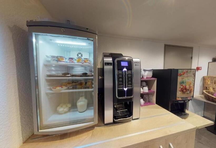 هتل Hôtel Du Stade Ex Kyriad Direct Lille Est Stade Pierre Mauroy