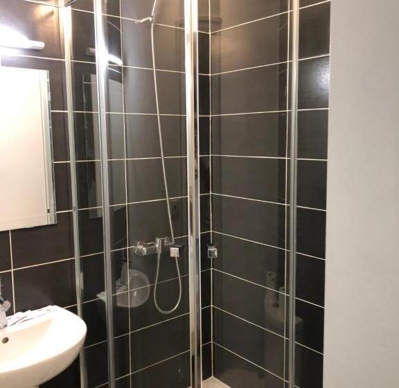 هتل Hôtel Du Stade Ex Kyriad Direct Lille Est Stade Pierre Mauroy