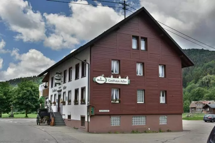 ベッドアンドブレックファースト Gästehaus Adler Albtal